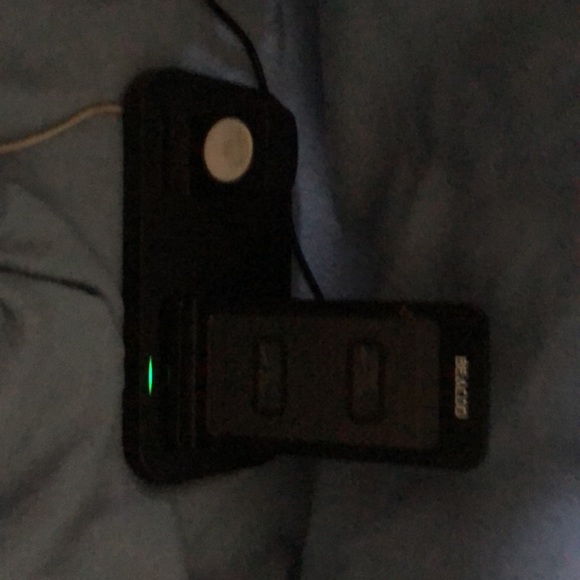 Apple Watch Series 1 with dual charger for both iPhones, Apple Watches like new! - Picture 4 of 4